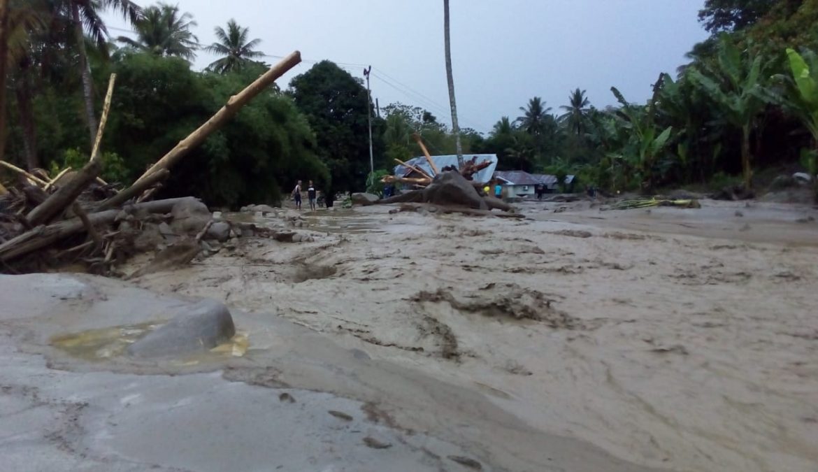 Saat Relawan Kami Nyaris Disambar Banjir Bandang Sungai Salua